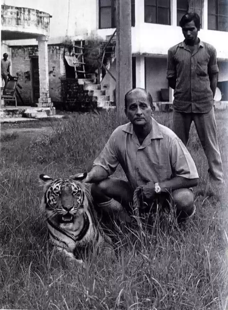 Billy Arjan Sing with Tiger Tara in Dudhwa National Park